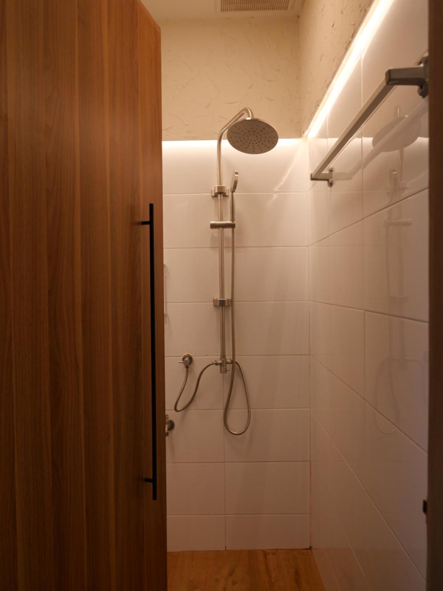 Films House Hostel بانغسين المظهر الخارجي الصورة
