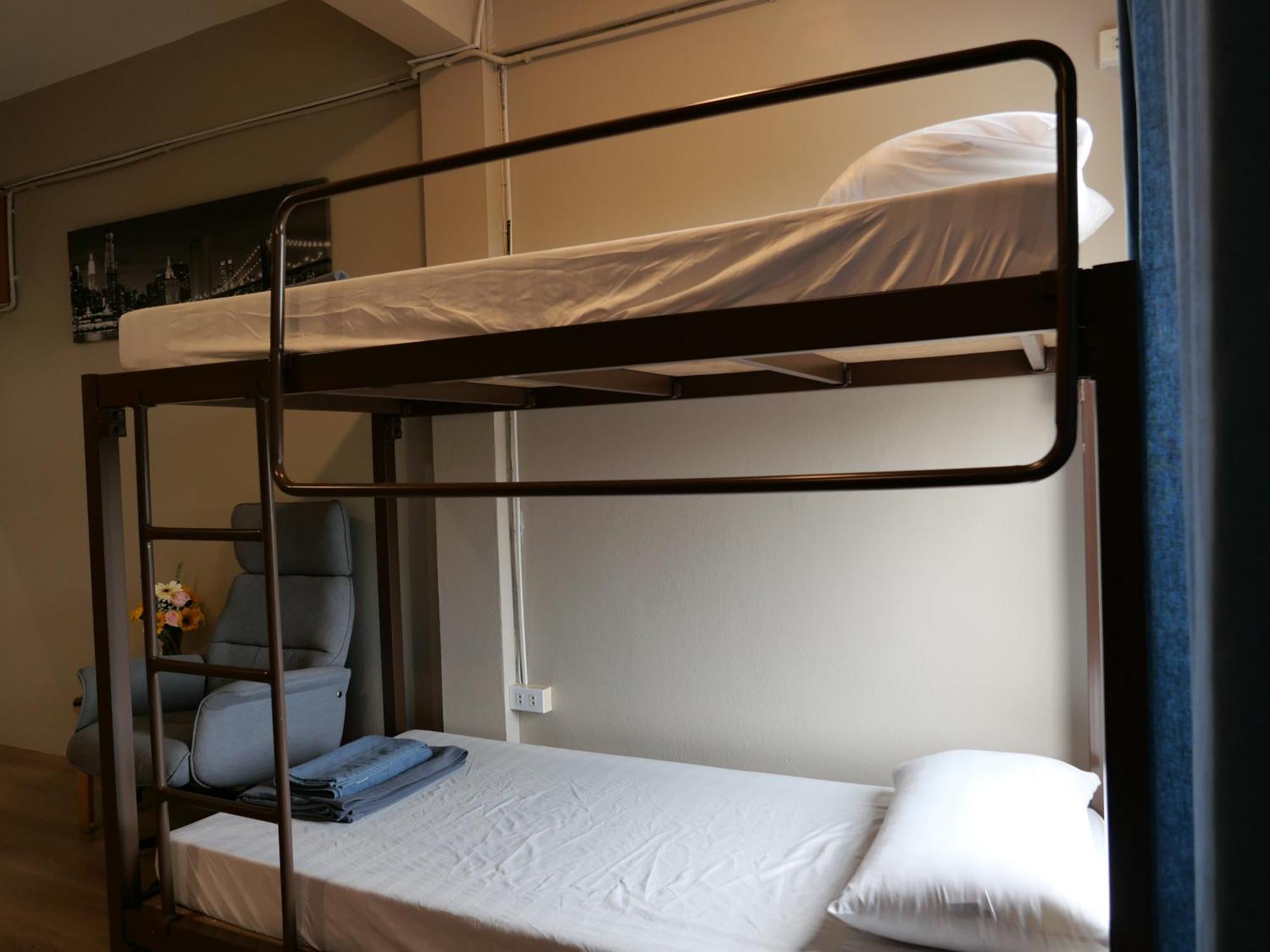 Films House Hostel بانغسين المظهر الخارجي الصورة