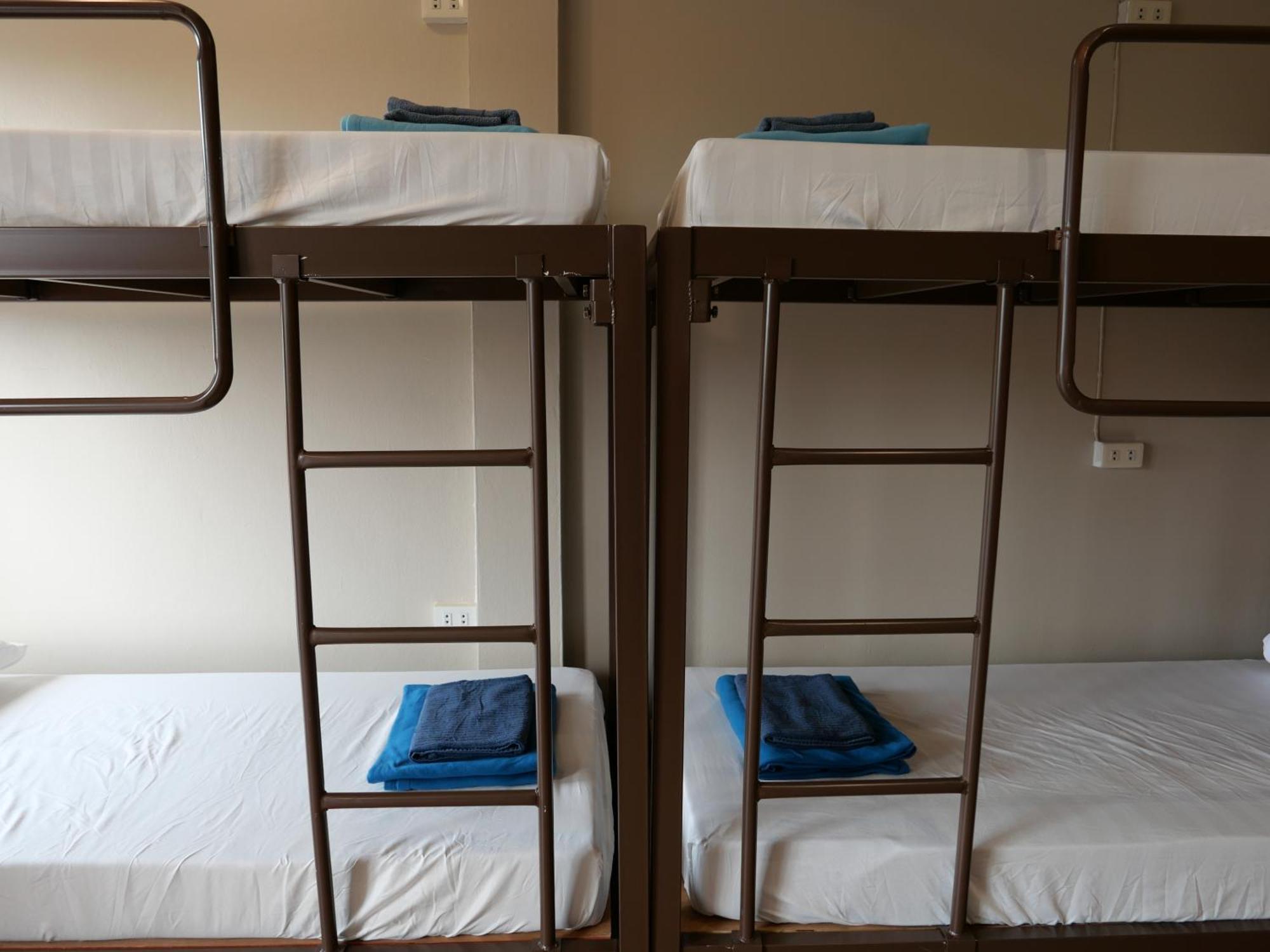 Films House Hostel بانغسين المظهر الخارجي الصورة