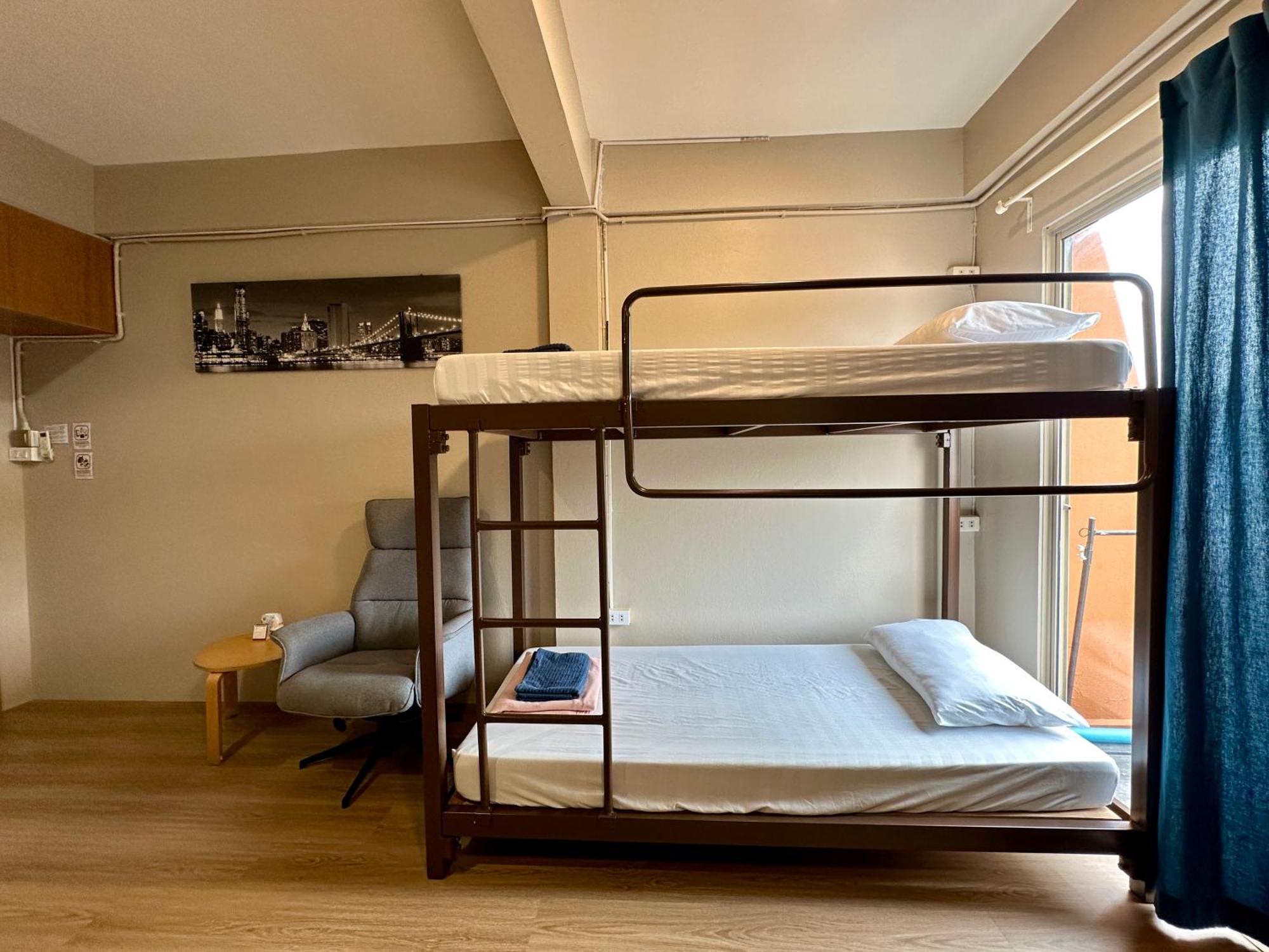 Films House Hostel بانغسين المظهر الخارجي الصورة